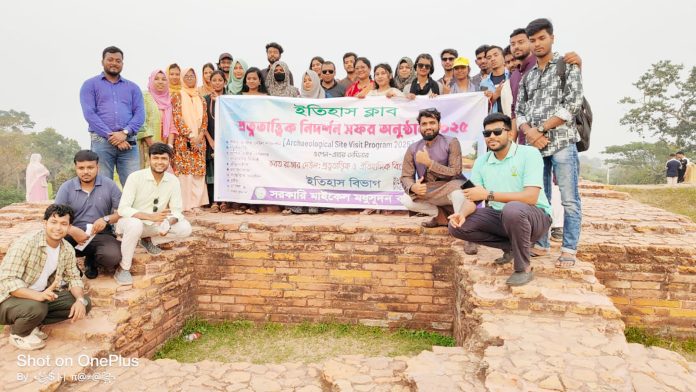 হারানো সভ্যতার খোঁজে ইতিহাস ক্লাবের সদস্যরা